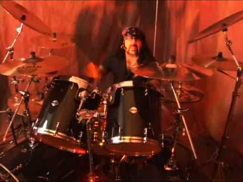 Vinnie Paul auf DDRUMS